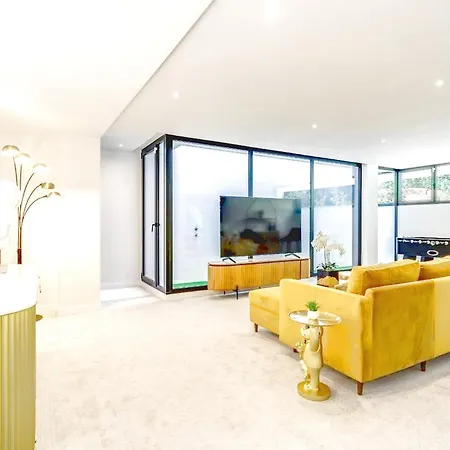Nyaraló Modern Newly Built Frontline Golf House *