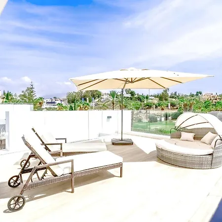 Modern Newly Built Frontline Golf House Nyaraló *
